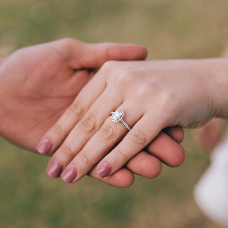 Halo Ring Guide: What is a Halo Engagement Ring? | Allurez Jewelry Blog